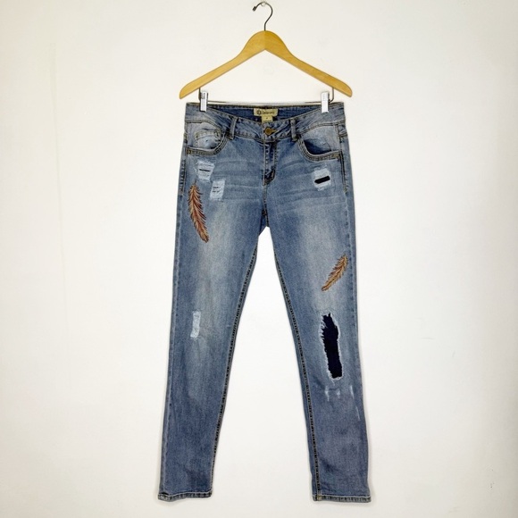 Democracy Girlfriend Embroidered Feather Distressed Women's Blue Jeans Size 6 - Picture 1 of 7